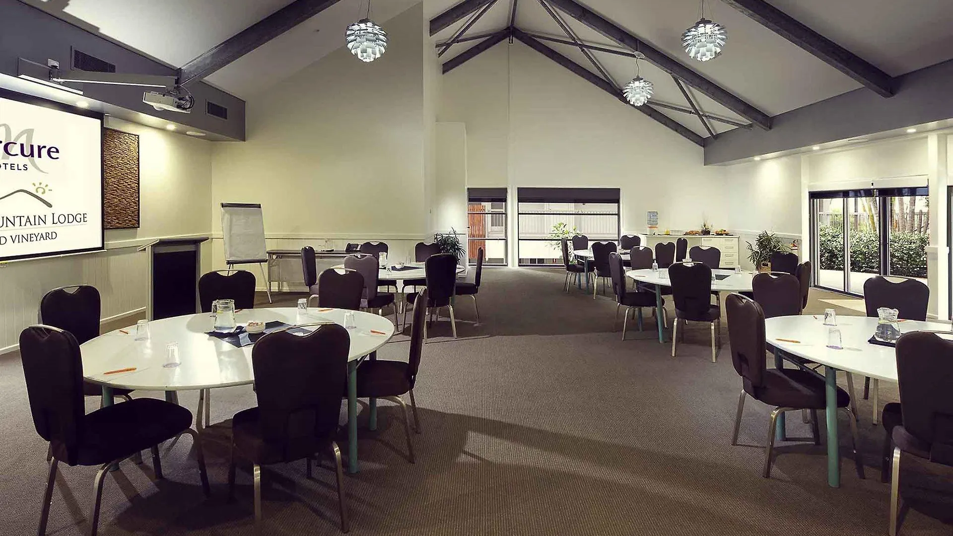 Mercure Clear Mountain Lodge Mount Samson 4*,  Australia