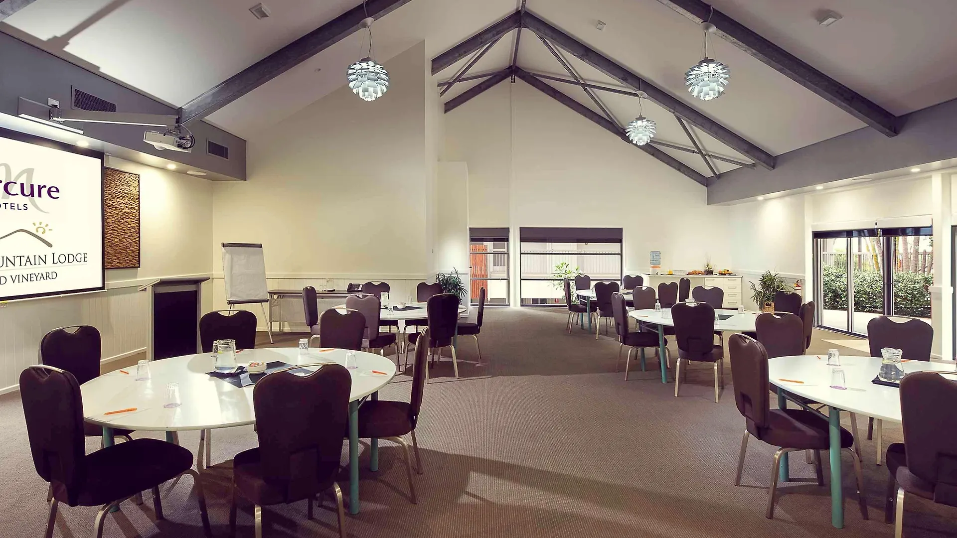 Mercure Clear Mountain Lodge Mount Samson 4*,  Australia