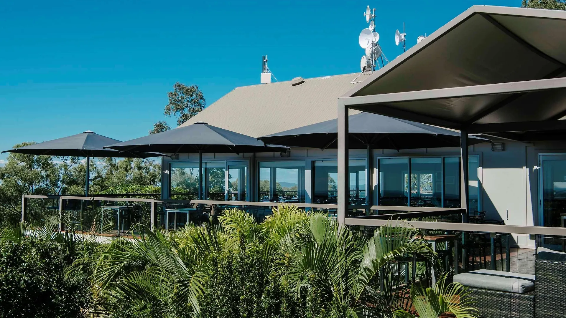 Mercure Clear Mountain Lodge Mount Samson Hotel