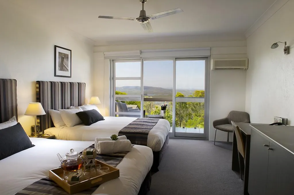 Mercure Clear Mountain Lodge Mount Samson Hotel