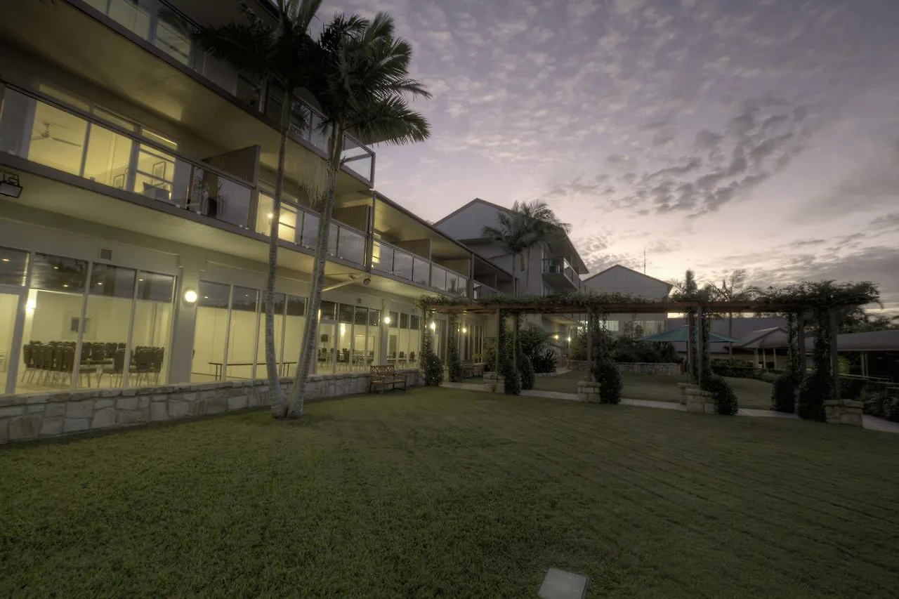 Mercure Clear Mountain Lodge Mount Samson Hotel