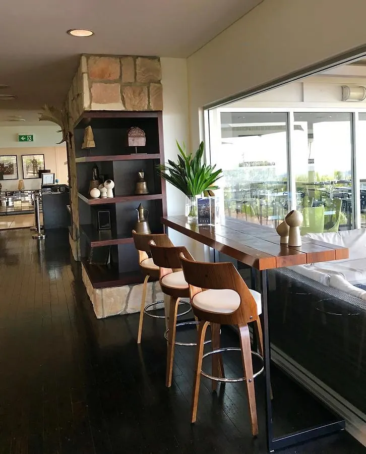 Mercure Clear Mountain Lodge Mount Samson 4*,  Australia