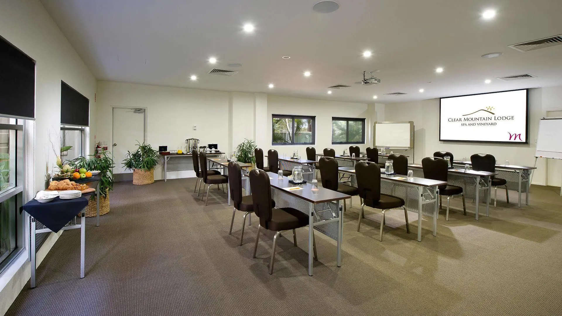 Mercure Clear Mountain Lodge Mount Samson Hotel