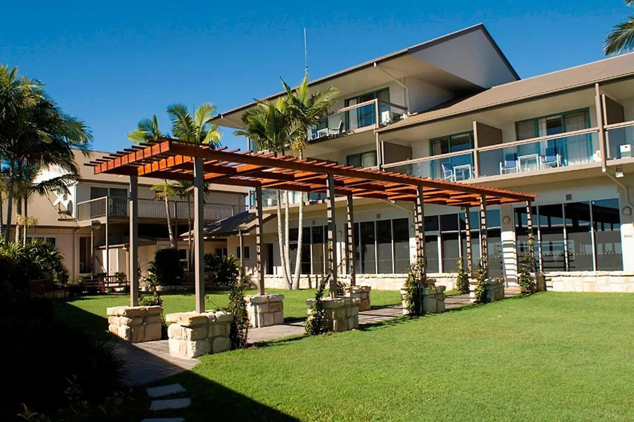 Mercure Clear Mountain Lodge Mount Samson 4*,  Australia