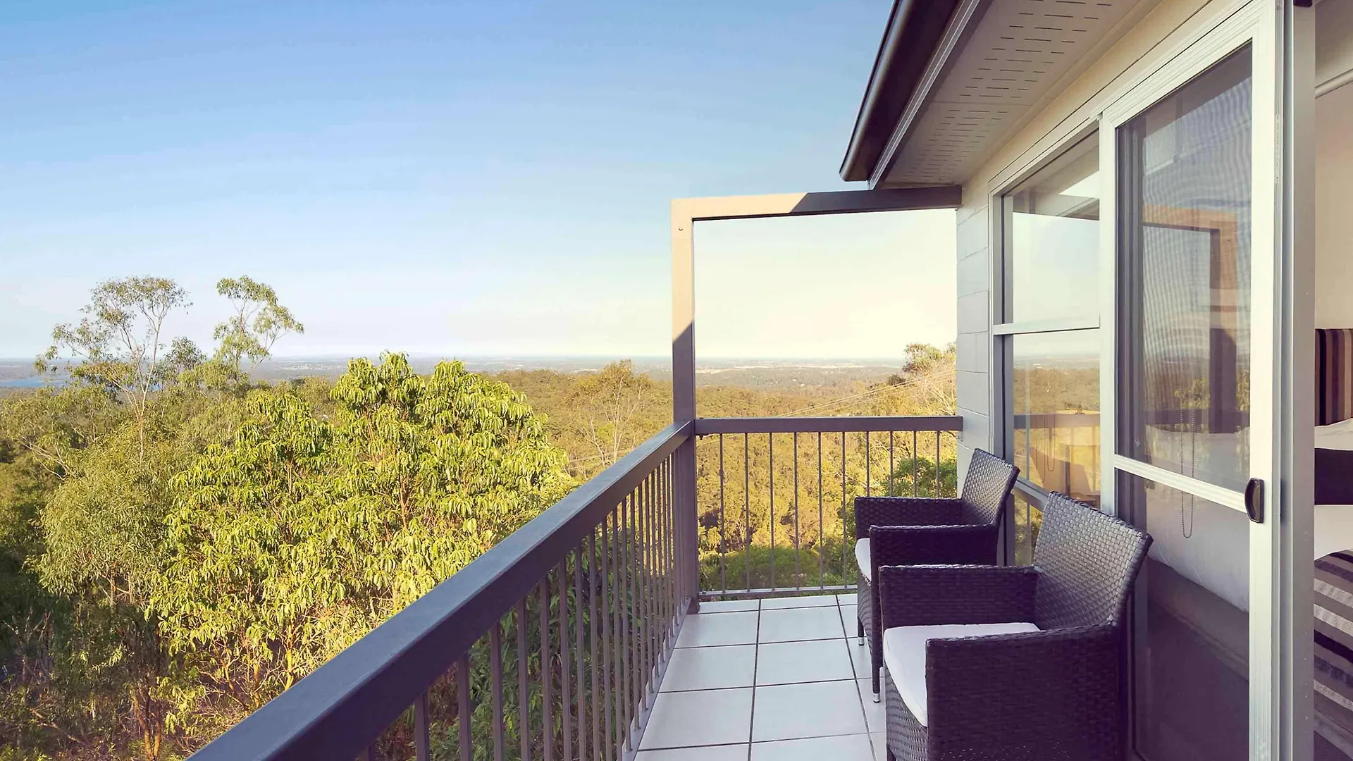 Mercure Clear Mountain Lodge Mount Samson 4*,